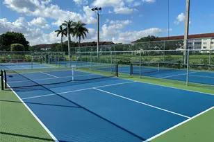 551 SW 135th Ave, Pembroke Pines, FL 33027 - Photo 17