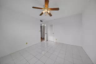 610 NE 12th Ave, Hallandale Beach, FL 33009 - Photo 17