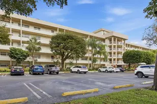 3850 Oaks Clubhouse Dr, Pompano Beach, FL 33069 - Photo 41