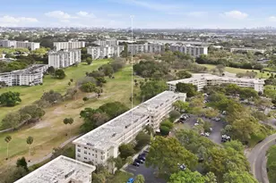 3850 Oaks Clubhouse Dr, Pompano Beach, FL 33069 - Photo 45