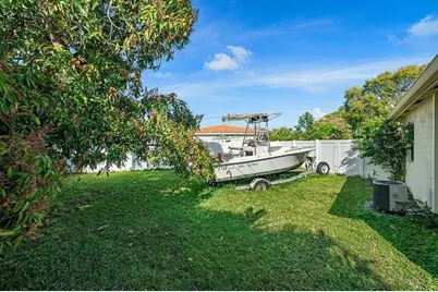 2135 NE 2nd Drive, Boca Raton, FL 33431 - Photo 17