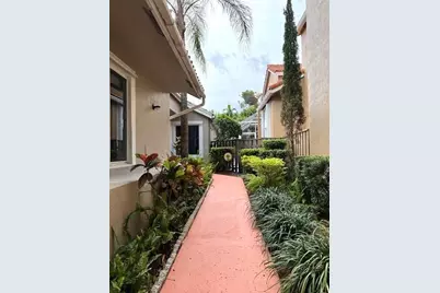 10110 NW 5th Street, Plantation, FL 33324 - Photo 3
