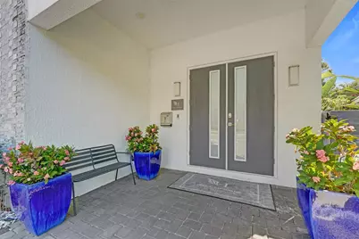 2502 NE 6th Avenue, Wilton Manors, FL 33305 - Photo 3