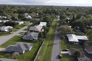 755 38th Ct, Vero Beach, FL 32968 - Photo 1