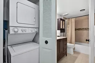 6239 Coral Lake Dr, Margate, FL 33063 - Photo 17