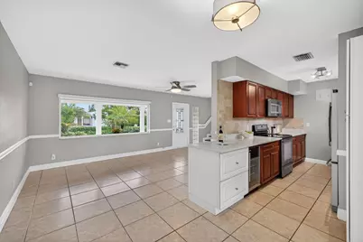 4781 NE 4th Avenue, Oakland Park, FL 33334 - Photo 9