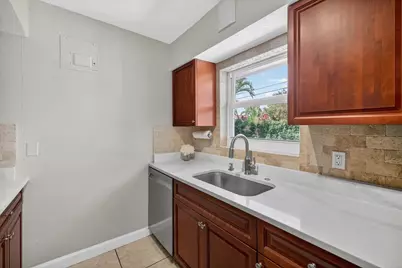 4781 NE 4th Avenue, Oakland Park, FL 33334 - Photo 11