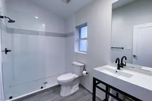 315 SW 7th St, Fort Lauderdale, FL 33315 - Photo 5