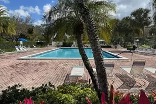 575 Oaks Ln, Pompano Beach, FL 33069 - Photo 23