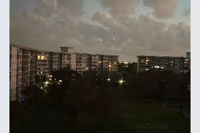 575 Oaks Lane #908, Pompano Beach, FL 33069 - Photo 17