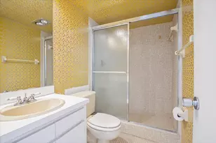 575 Oaks Ln, Pompano Beach, FL 33069 - Photo 11