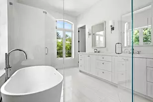 125 Via Vizcaya, Palm Beach, FL 33480 - Photo 19