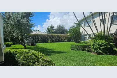880 W Horizons #111, Boynton Beach, FL 33435 - Photo 1