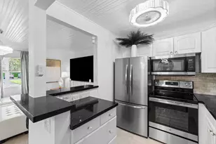 340 Horizons W, Boynton Beach, FL 33435 - Photo 9