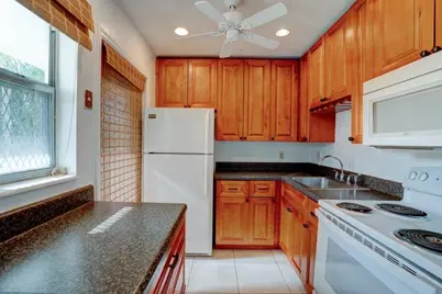 2111 NE 1st Court #203, Boynton Beach, FL 33435 - Photo 5