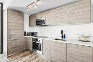 650 NE 32nd St, Miami, FL 33137 - Photo 3