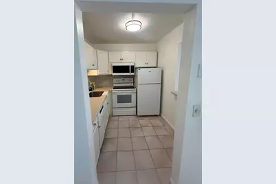 377 Windsor Q, West Palm Beach, FL 33417 - Photo 5