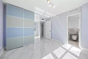 137 Golden Isles Dr, Hallandale Beach, FL 33009 - Photo 19
