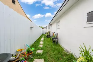 2365 NW 68th St, Miami, FL 33147 - Photo 17