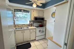 2822 Crosley Dr W, West Palm Beach, FL 33415 - Photo 5