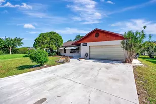 8305 SE Boxwood Ln, Hobe Sound, FL 33455 - Photo 3