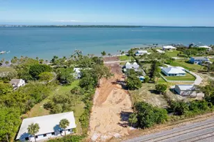 1033 S Indian River Dr, Fort Pierce, FL 34950 - Photo 1