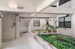 511 Ives Dairy Rd, Miami, FL 33179 - Photo 11