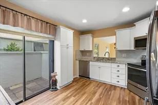 6686 SE Yorktown Dr, Hobe Sound, FL 33455 - Photo 9