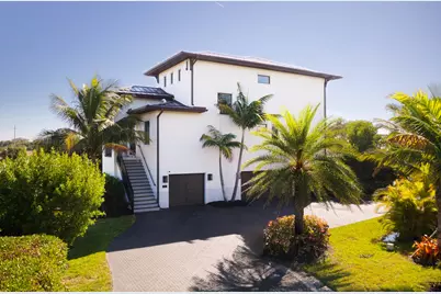 7683 Pelican Pointe Drive, Jensen Beach, FL 34957 - Photo 5