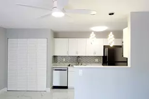 631 Executive Center Dr, West Palm Beach, FL 33401 - Photo 9