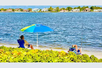 102 Half Moon Circle #F2, Hypoluxo, FL 33462 - Photo 11