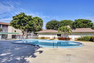 400 Village Green Cir W, Palm Springs, FL 33461 - Photo 23