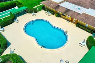 400 Village Green Cir W, Palm Springs, FL 33461 - Photo 25