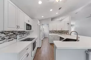 8045 SE Morningwood Pl, Hobe Sound, FL 33455 - Photo 3