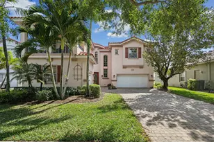 694 Cresta Cir, West Palm Beach, FL 33413 - Photo 1