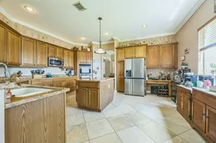 694 Cresta Cir, West Palm Beach, FL 33413 - Photo 11