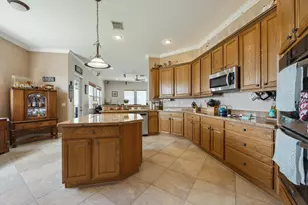 694 Cresta Cir, West Palm Beach, FL 33413 - Photo 9