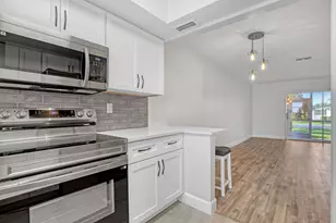 2894 Crosley Dr E, West Palm Beach, FL 33415 - Photo 13