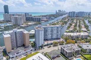 137 Golden Isles Dr, Hallandale Beach, FL 33009 - Photo 45