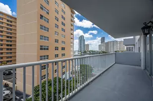 137 Golden Isles Dr, Hallandale Beach, FL 33009 - Photo 23