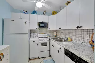 107 Sheffield E, West Palm Beach, FL 33417 - Photo 9