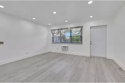 110 Dorchester E, West Palm Beach, FL 33417 - Photo 3