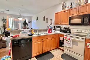 2010 Freeport Ln, Riviera Beach, FL 33404 - Photo 17