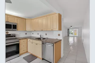 1036 Hythe B #B, Boca Raton, FL 33434 - Photo 5