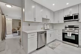 356 Prestwick Cir, Palm Beach Gardens, FL 33418 - Photo 7