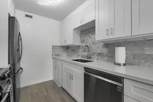 1084 Guildford E, Boca Raton, FL 33434 - Photo 3