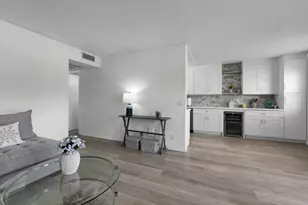 1084 Guildford E, Boca Raton, FL 33434 - Photo 5