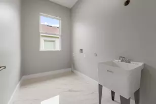 660 NE Moss Rose Pl, Port Saint Lucie, FL 34983 - Photo 21