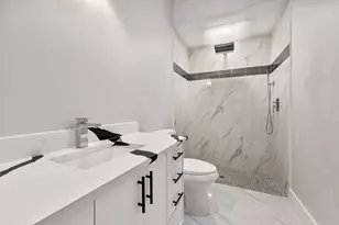 660 NE Moss Rose Pl, Port Saint Lucie, FL 34983 - Photo 17