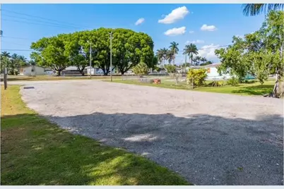 224 NW G Avenue, Belle Glade, FL 33430 - Photo 5
